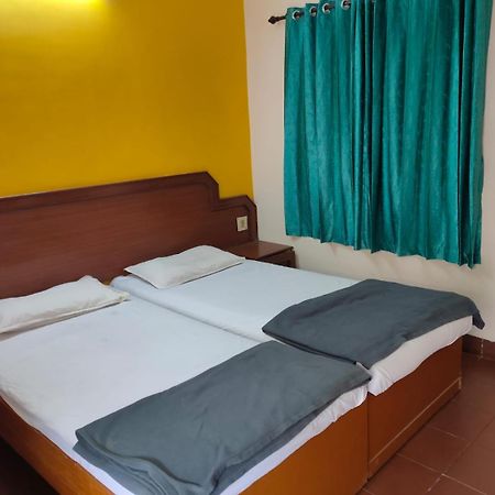 Anjana Hotels Тени Екстериор снимка