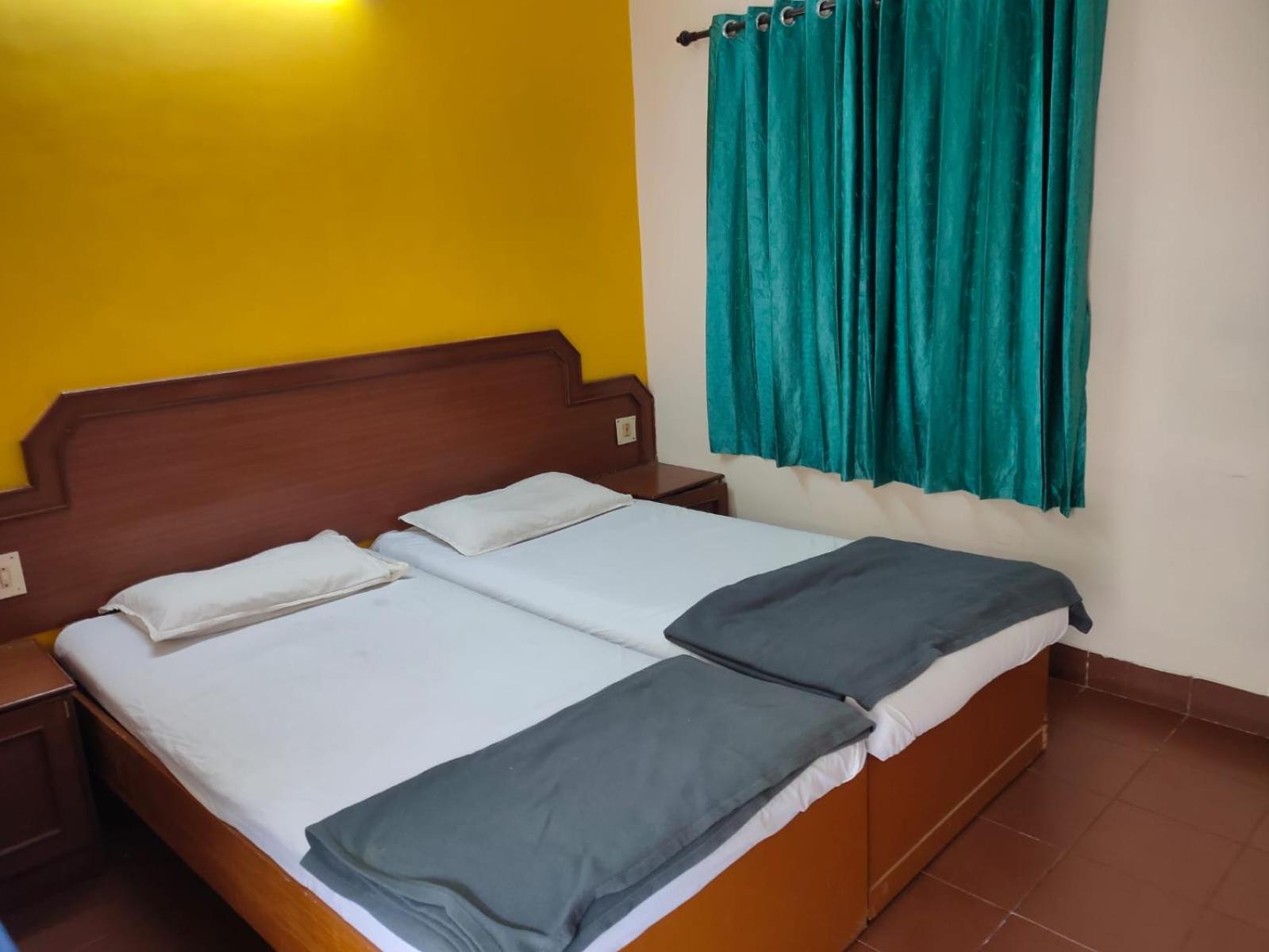 Anjana Hotels Тени Екстериор снимка