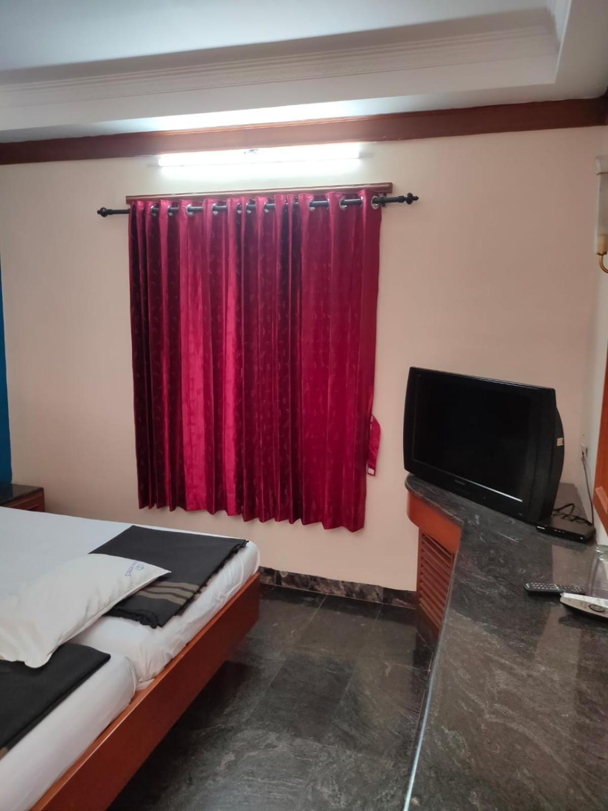 Anjana Hotels Тени Екстериор снимка
